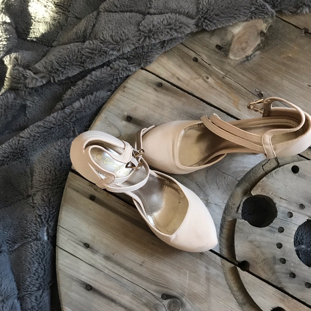 Jessica Simpson Nude Heels